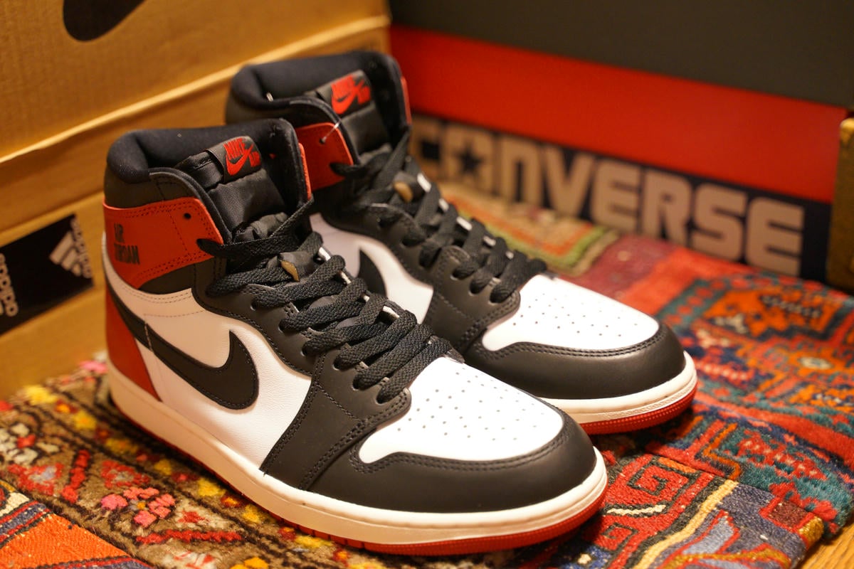 AJ1つま黒 24年製単体で撮る