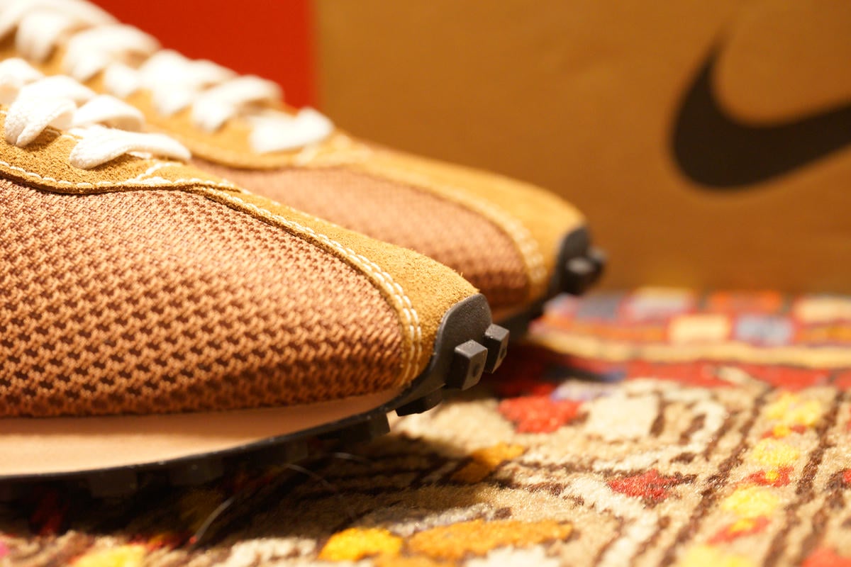 つま先部分はあまり高さが無く低い作り。