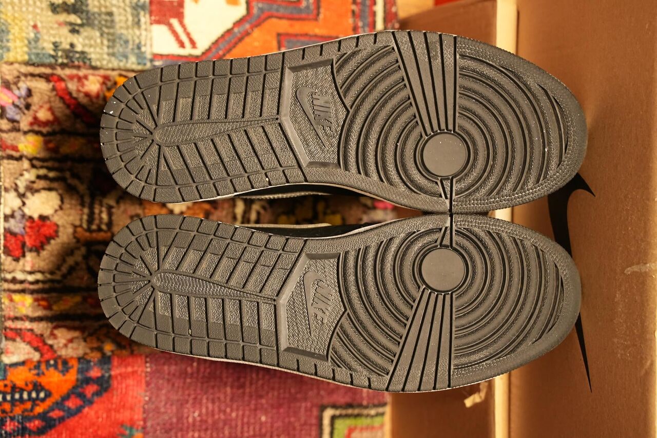 アウトソールの画像。現行と全く同じ木型を使っていると思う。