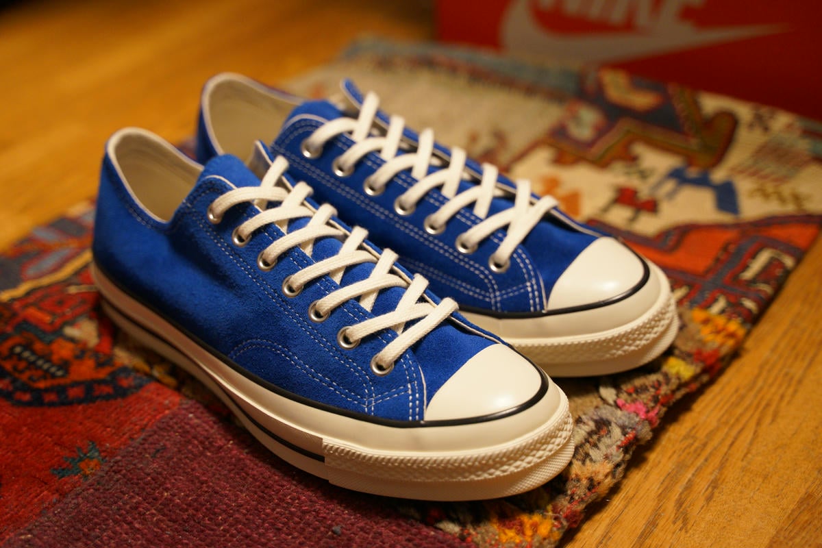 やっぱブルーのスエードいいわ。鮮やかなブルーとホワイトの組合せは本当にカッコいい