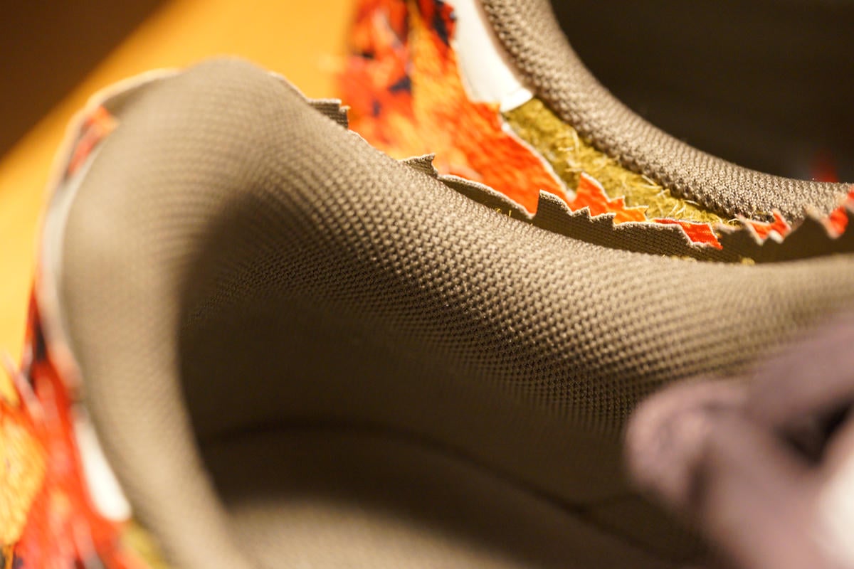 履き口周りは合皮ではなくファブリックを使用したタイプ。ここ合皮じゃなくてほんと良かった。