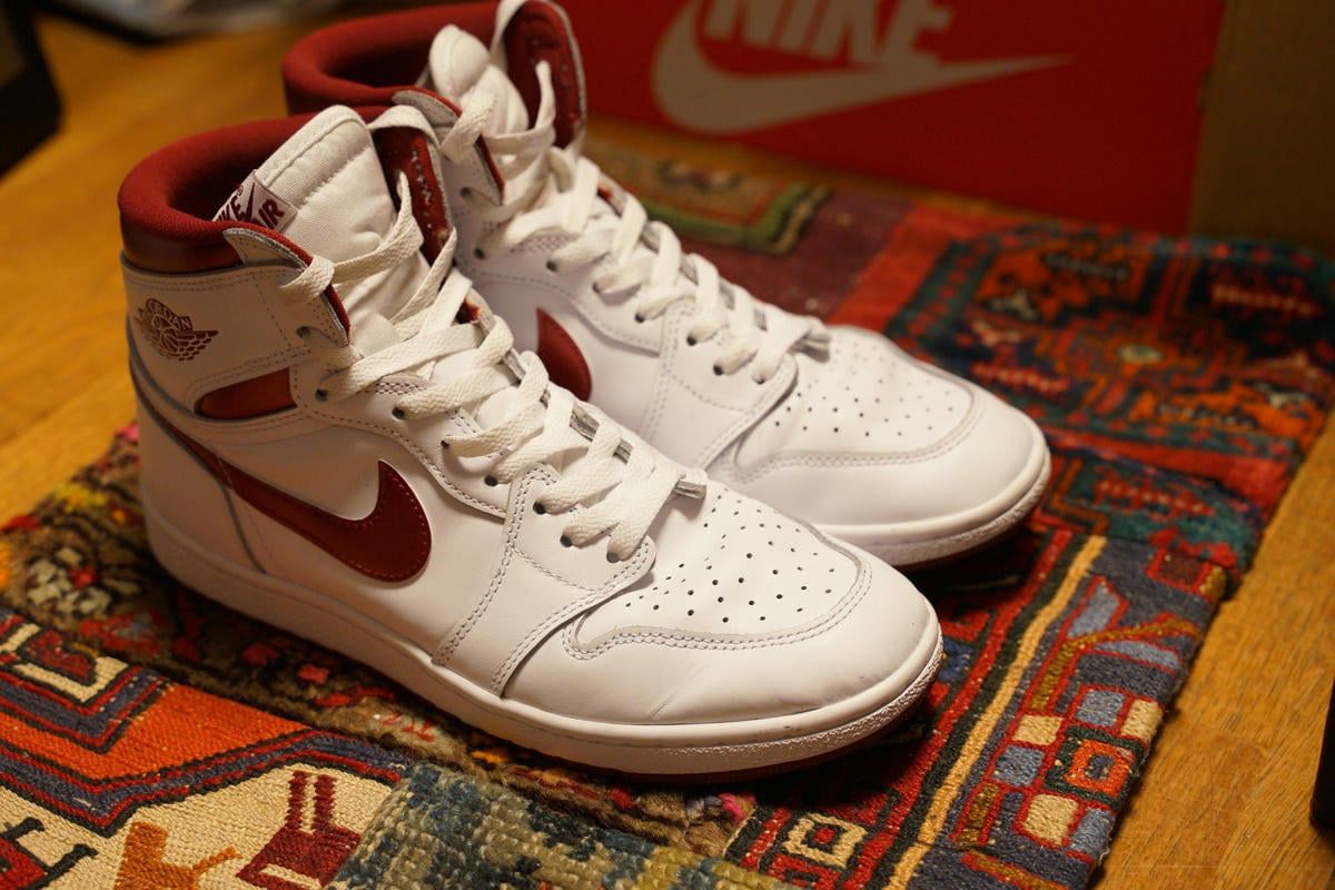 購入してからだいたい14か月後。履きこみはほどほど。最初の2ヶ月ぐらいは週3～4ぐらいで仕事の後に履いて歩いたりしたけど、それ以降は月に2～3回のペースで着用。 