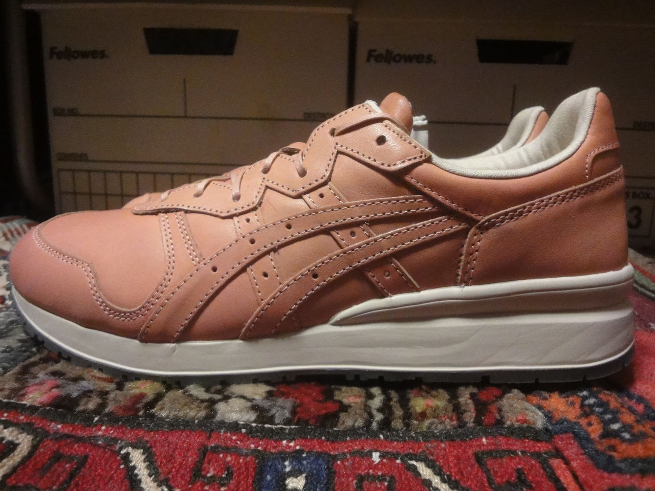 ONITSUKA TIGER TIGER ALLY SAKURA : ああ、好きに走ればいい ONITSUKA TIGER TIGER ALLY SAKURA : ああ、好きに走ればいい