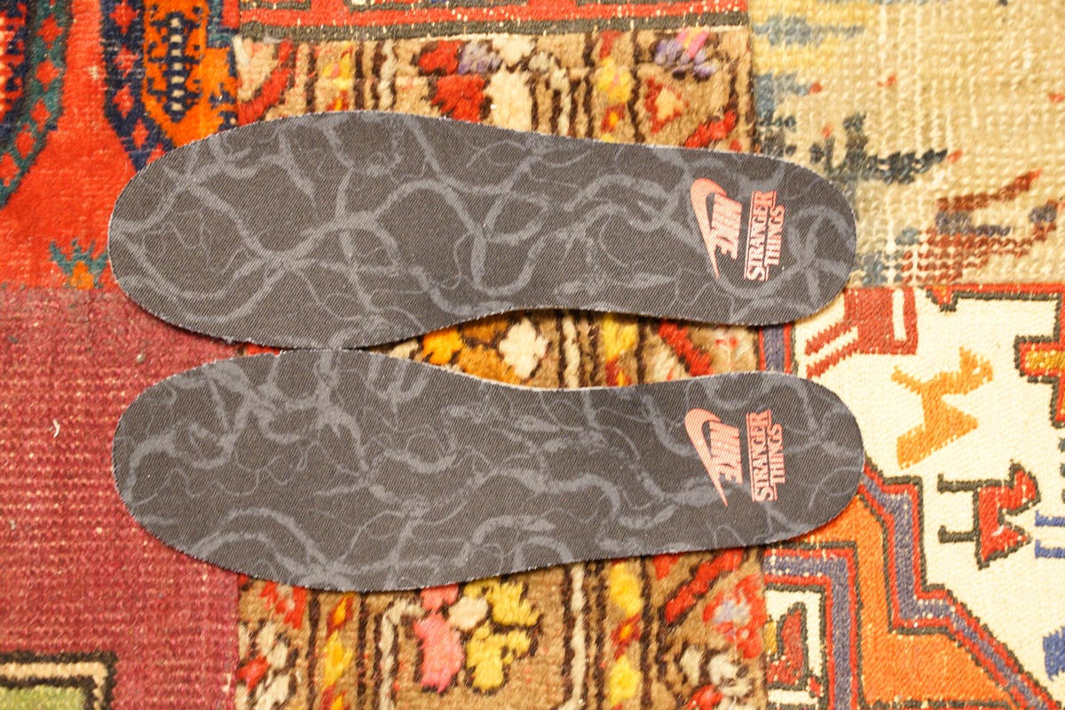 インソールはストレンジャーシングスコラボ専用のプリント