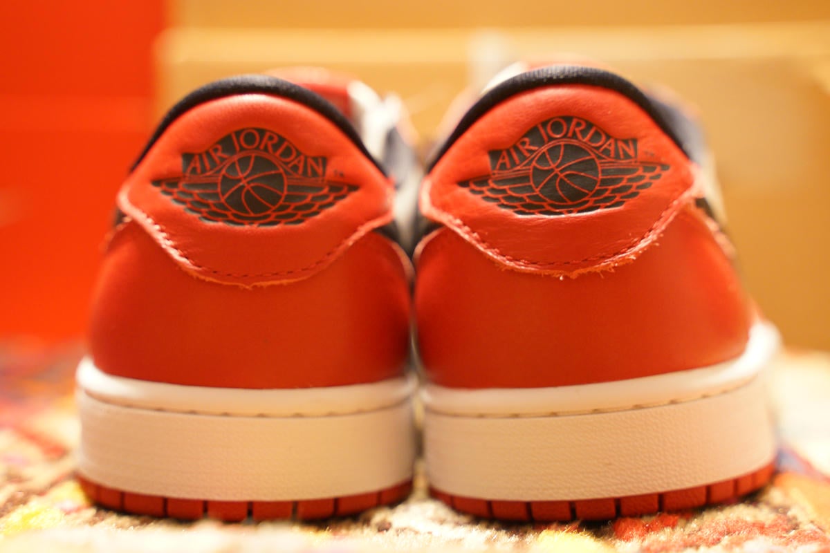 レビュー】ナイキ エアジョーダン1 ロー シカゴのサイズ感やレザーの