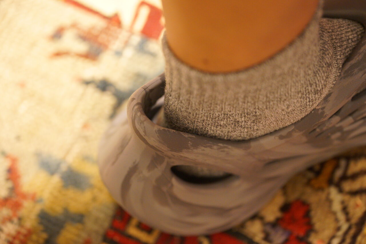 ADIDAS ORIGINALS YZY FOAM RNR : ああ、好きに走ればいいじゃない ADIDAS ORIGINALS YZY FOAM RNR : ああ、好きに走ればいいじゃない