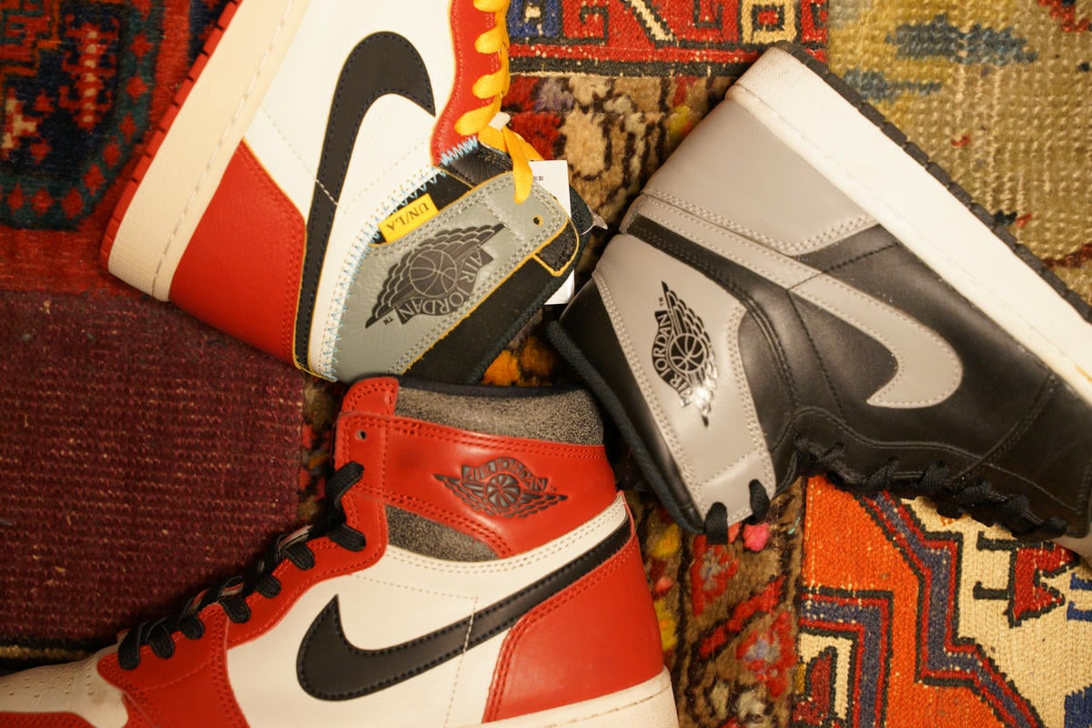 3足のアンクル部分のウイングロゴを確認するとやはり今回のAJ1はウイングロゴが大きいことがわかる