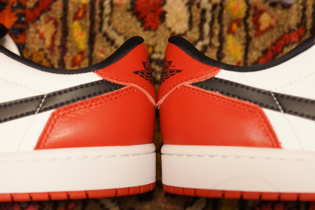 左右のヒールタブの高さにずれが無いか確認。今回は左右の個体差はほぼ無かった