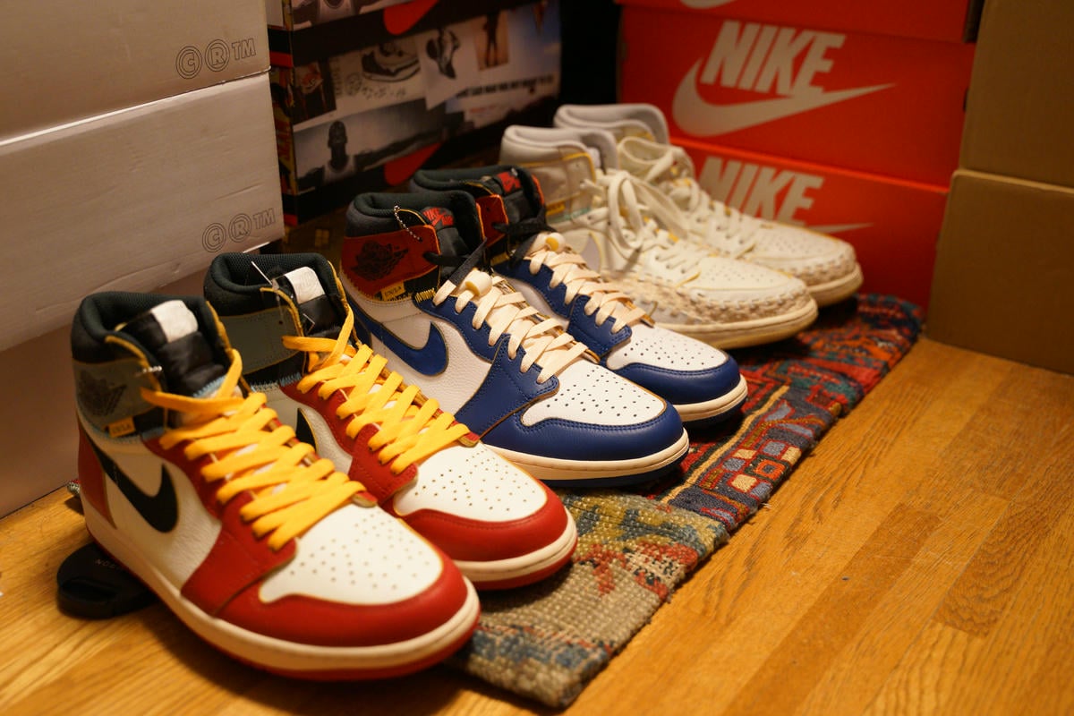 手前から今回のコラボ、2018年のコラボ、2023年のBBSを含めたトリプルコラボの3足