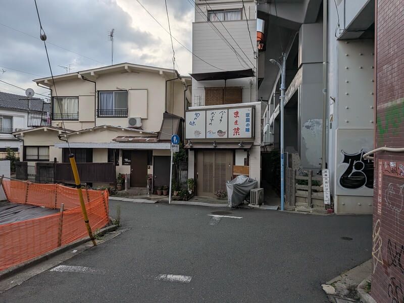 スニーカーアトランダム 高円寺店 線路脇の突き当りを左折