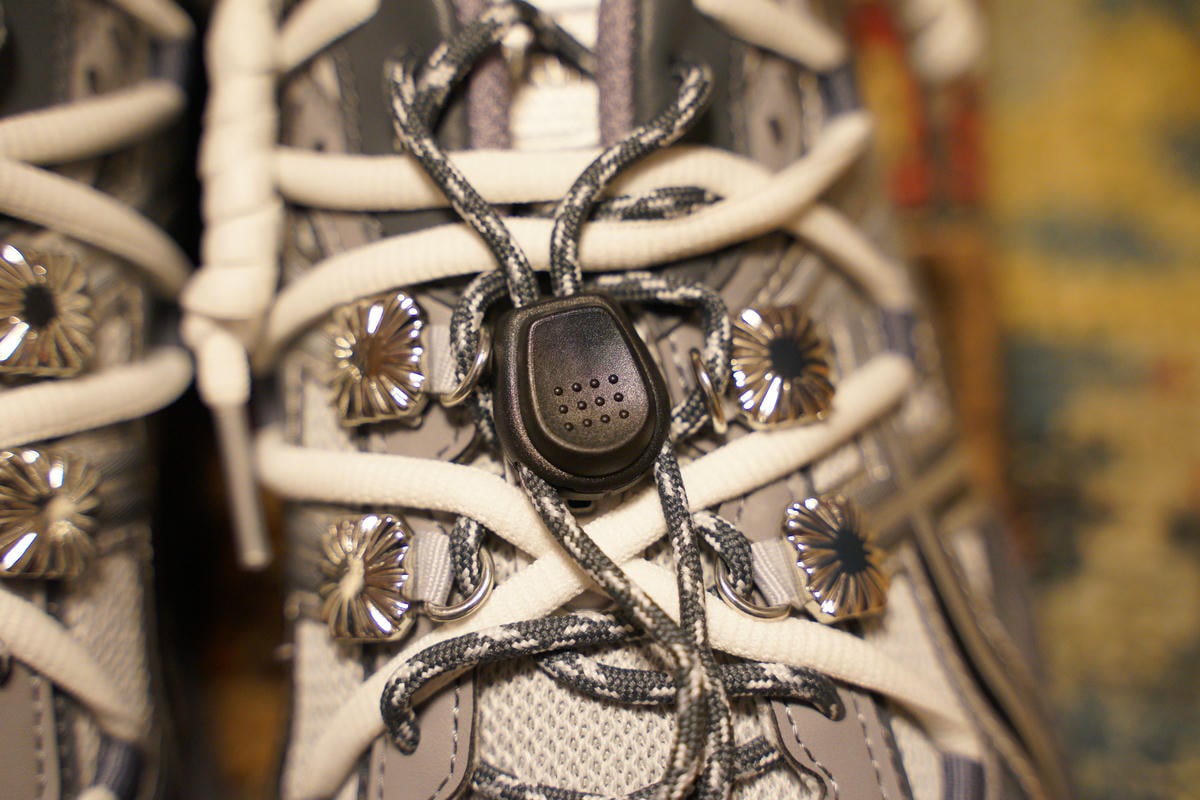 シューレースはクイックシューレースを採用。