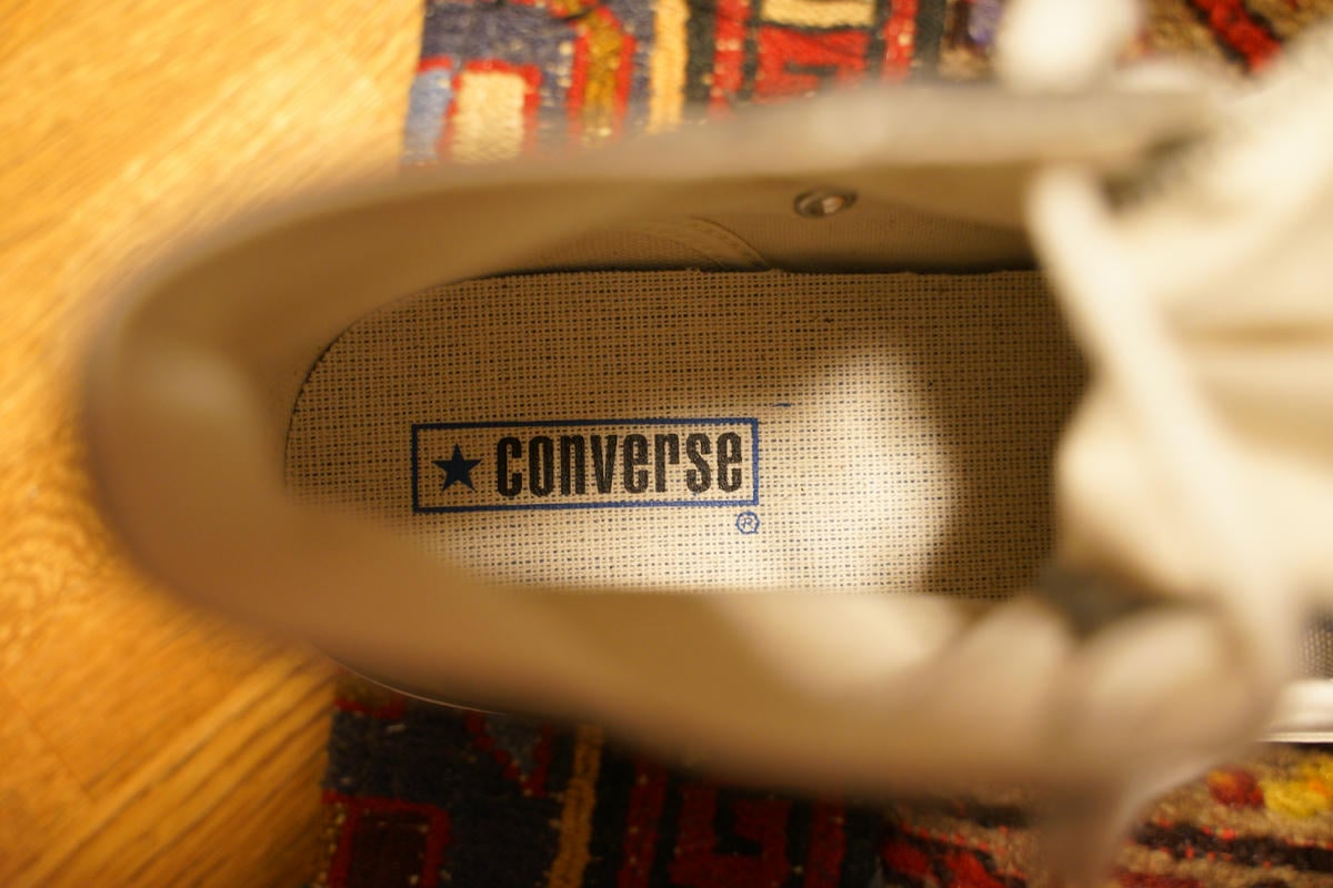 インソールは水色の枠の中に水色の星と黒字の「CONVERSE」のプリント。インソールは強く接着されており剥がせなかった。