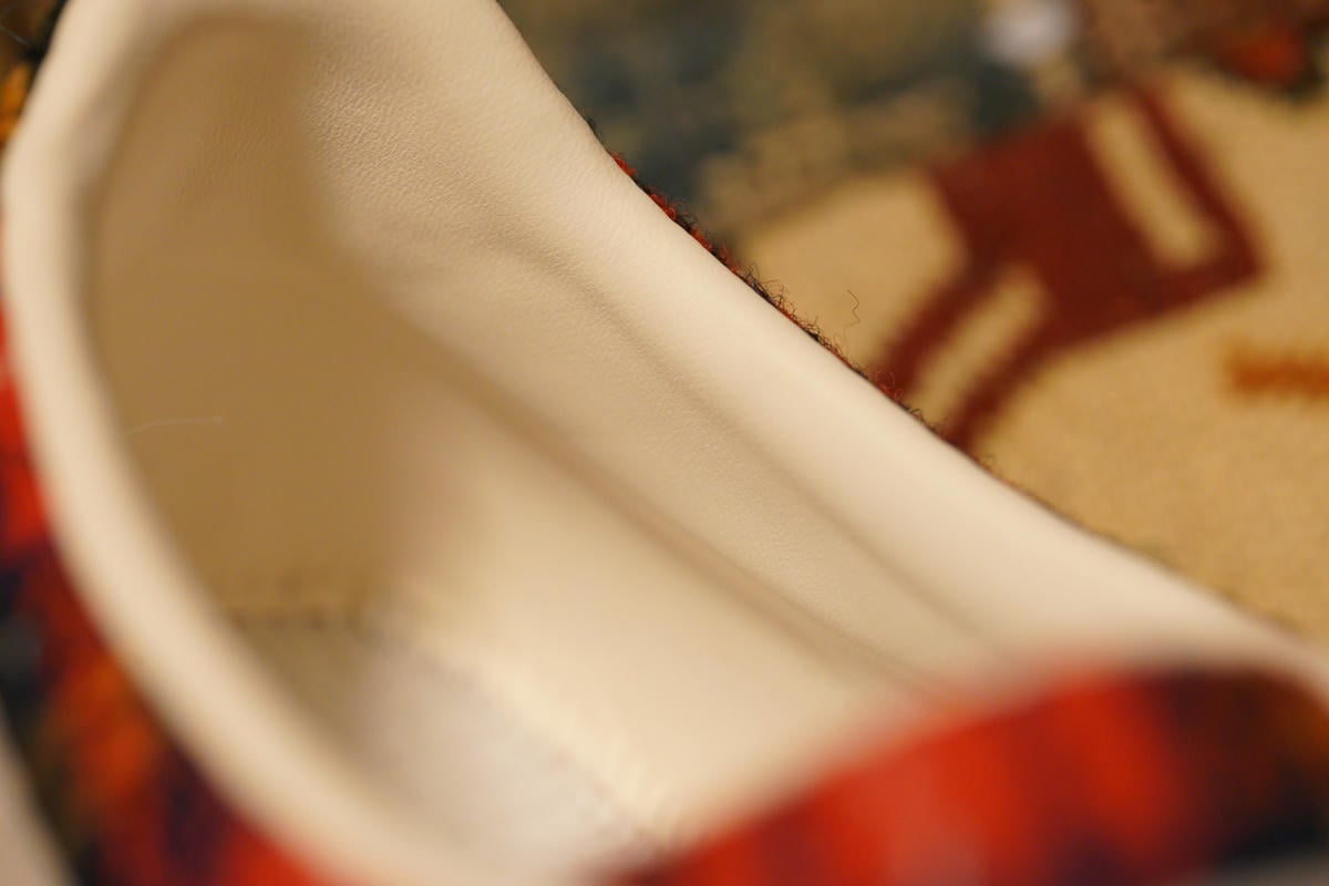 履き口部分は合皮