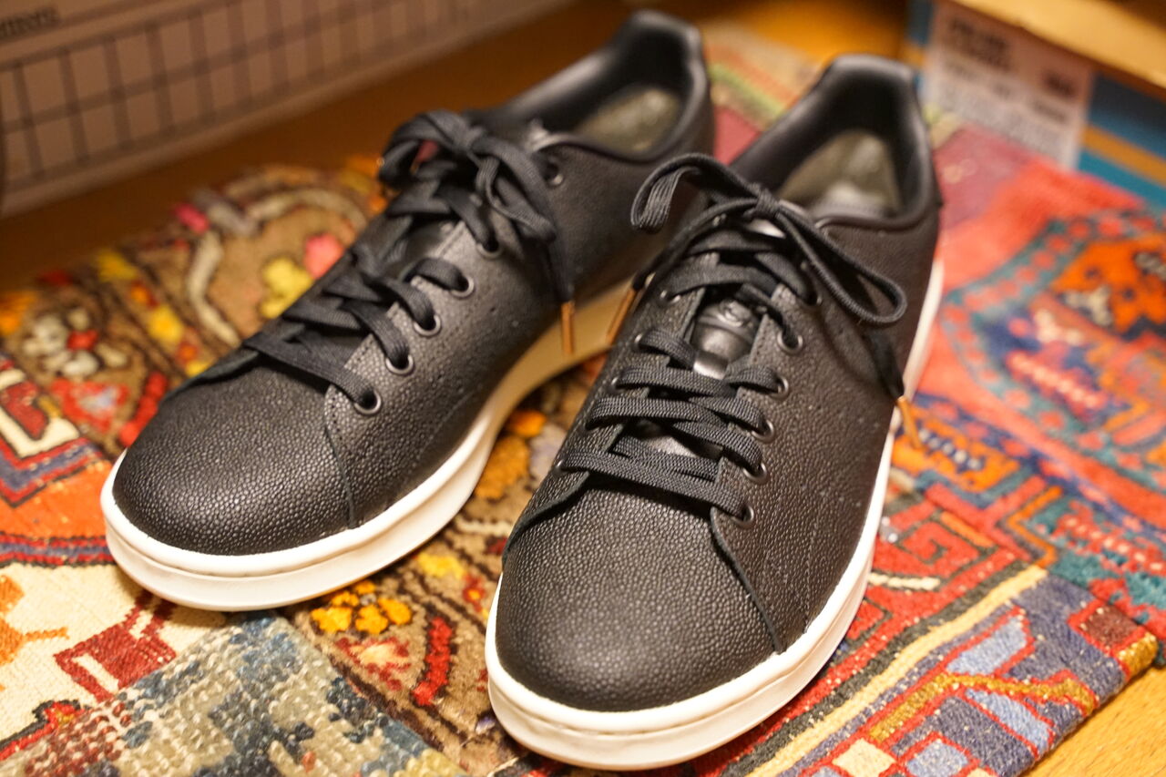 【黒白】 ADIDAS ORIGINALS STAN SMITH H GX6297 : ああ、好きに走れば