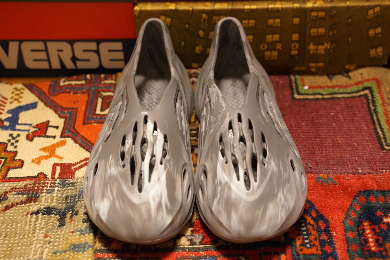 ADIDAS ORIGINALS YZY FOAM RNR : ああ、好きに走ればいいじゃない ADIDAS ORIGINALS YZY FOAM RNR : ああ、好きに走ればいいじゃない