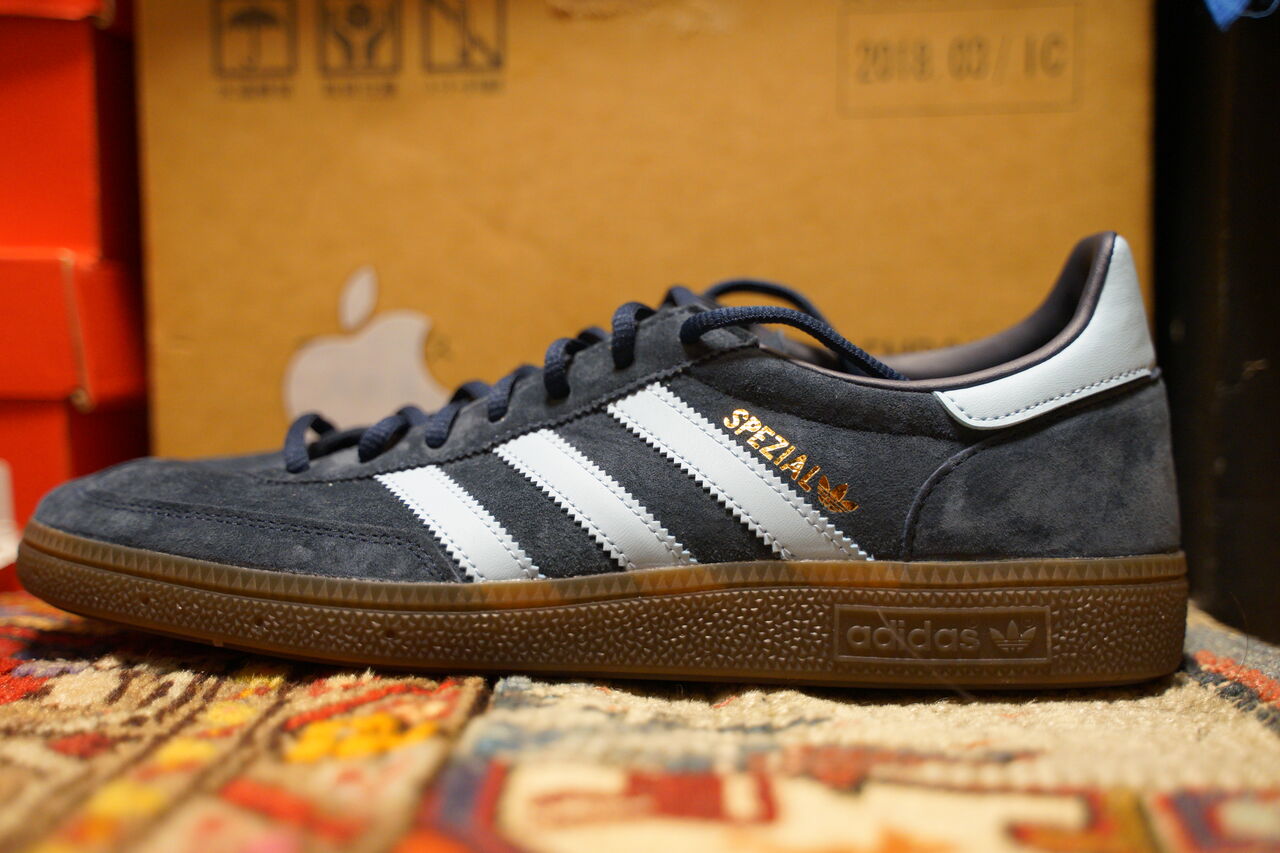 【最終値下げ】アディダス　HANDBALL SPEZIAL ADIDAS ORIGINALS HANDBALL SPEZIAL BD7633 : ああ、好きに走ればいい