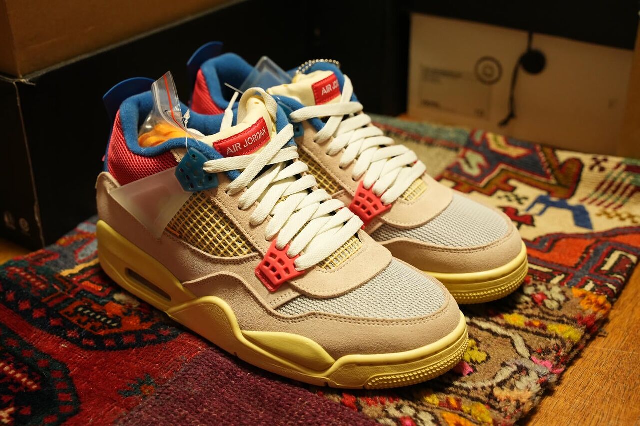 UNION × NIKE AIR JORDAN 4 RETRO GUAVA ICE