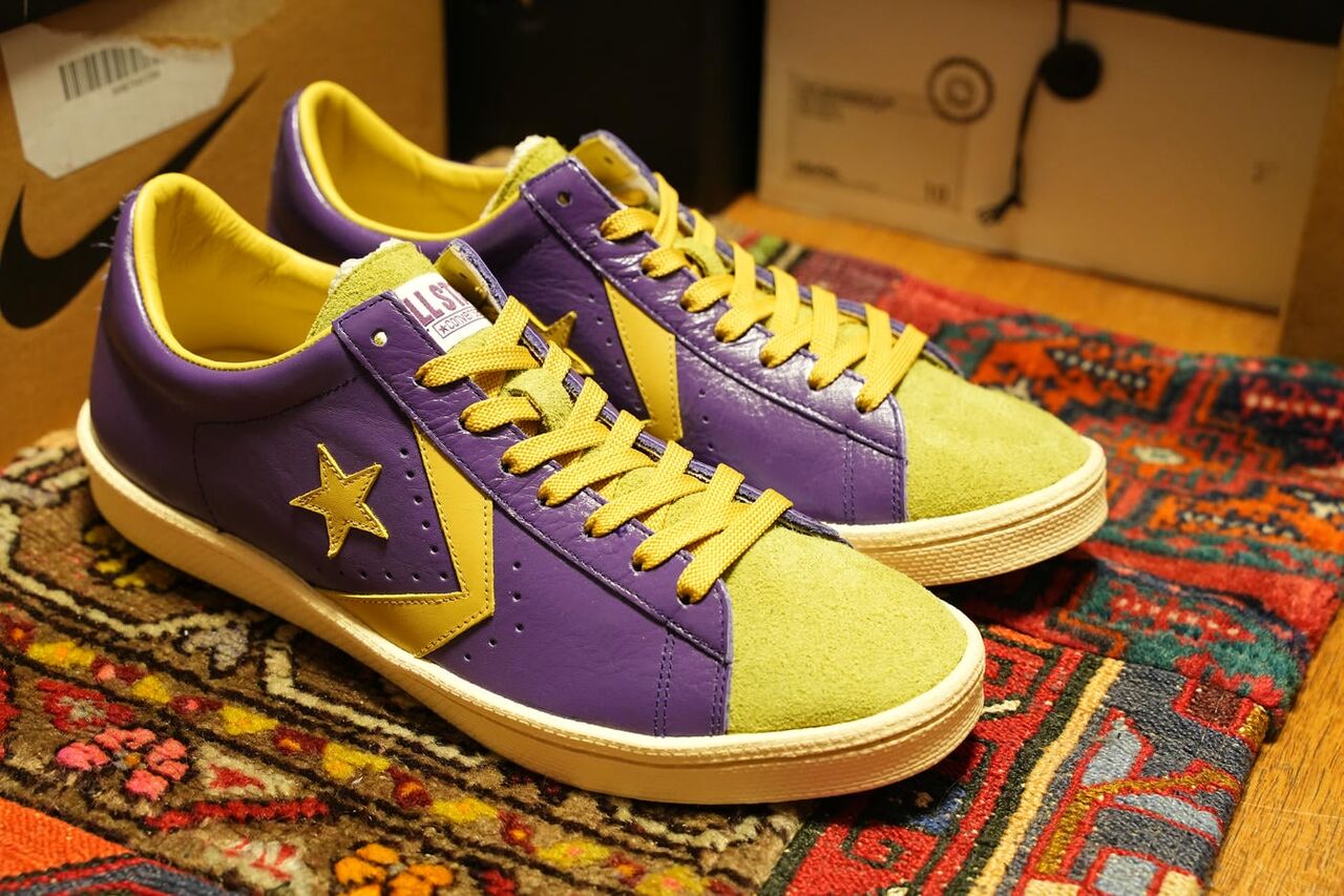 MAGFORLIA × CONVERSE PROLEATHER J VTG OXを右斜め上から見る締めの画像。購入の感想を語ってサイズ感やクッション性の話に進む