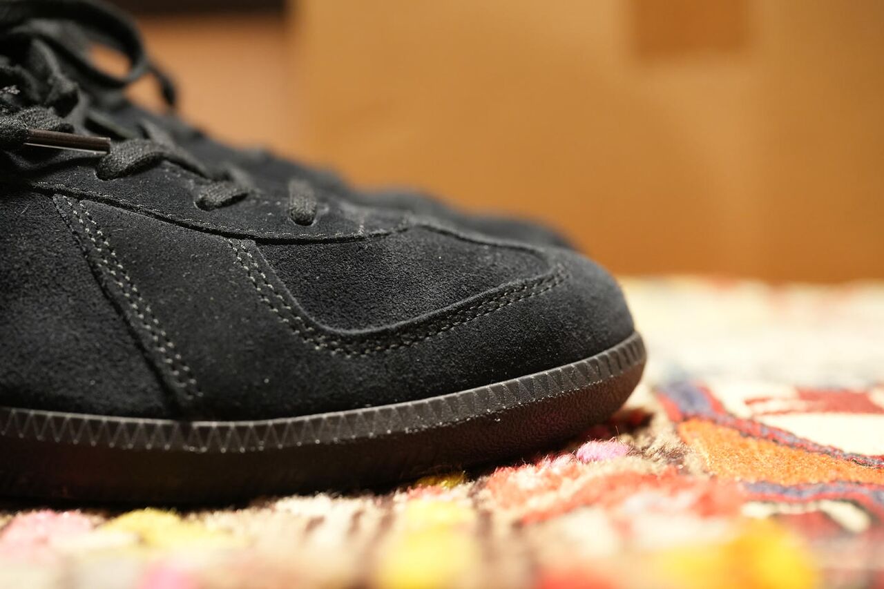 UNITED ARROWS & SONS × ADIDAS ORIGINALS BW ARMY DECON BLACK LA4345 トゥをサイドから見る