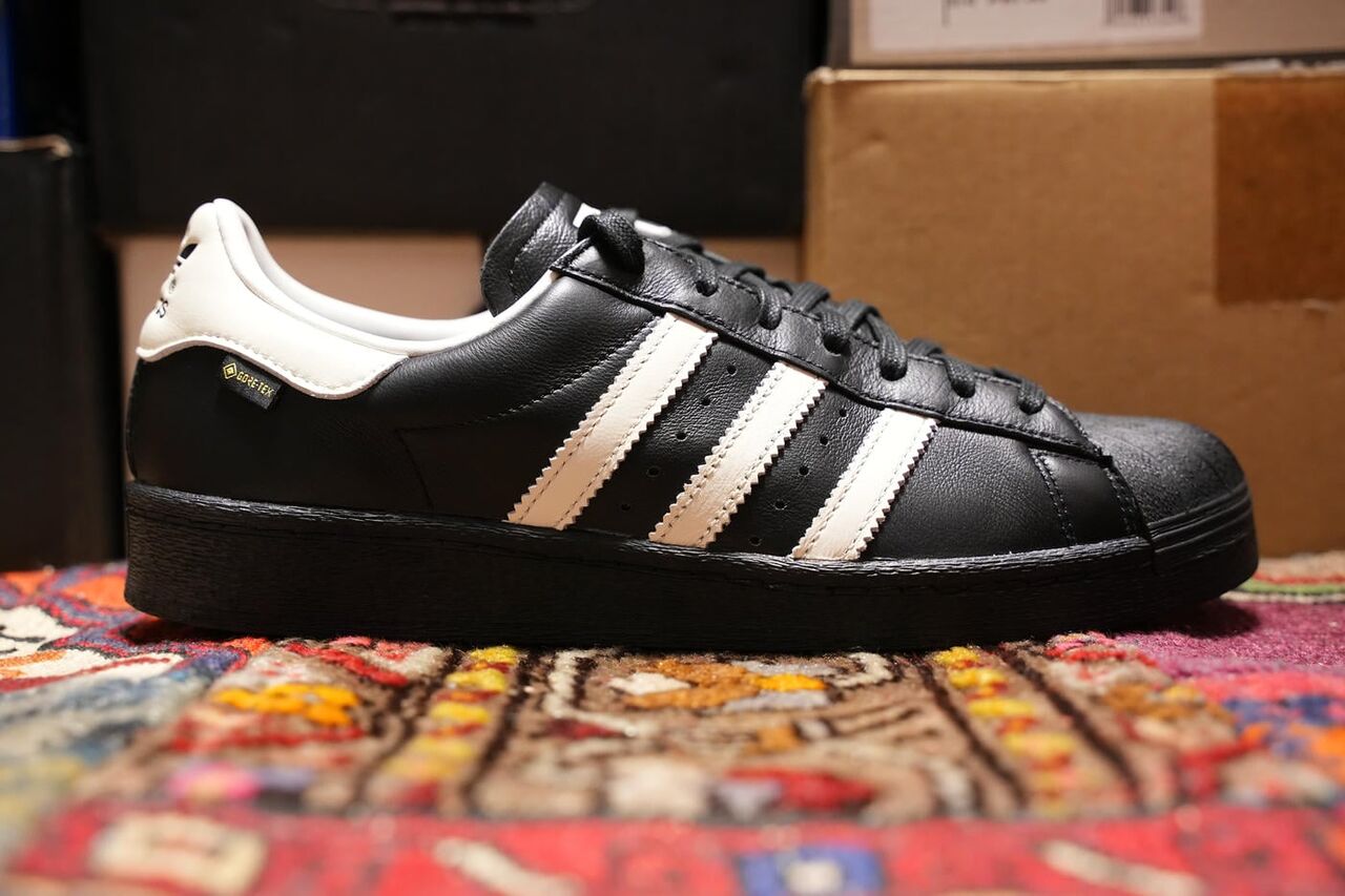 ADIDAS SUPERSTAR 82 GTX KI7819 左サイド