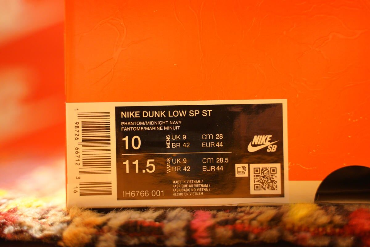普通のダンクのはずなのになぜかNIKE SBのロゴがプリントされている不思議な仕様