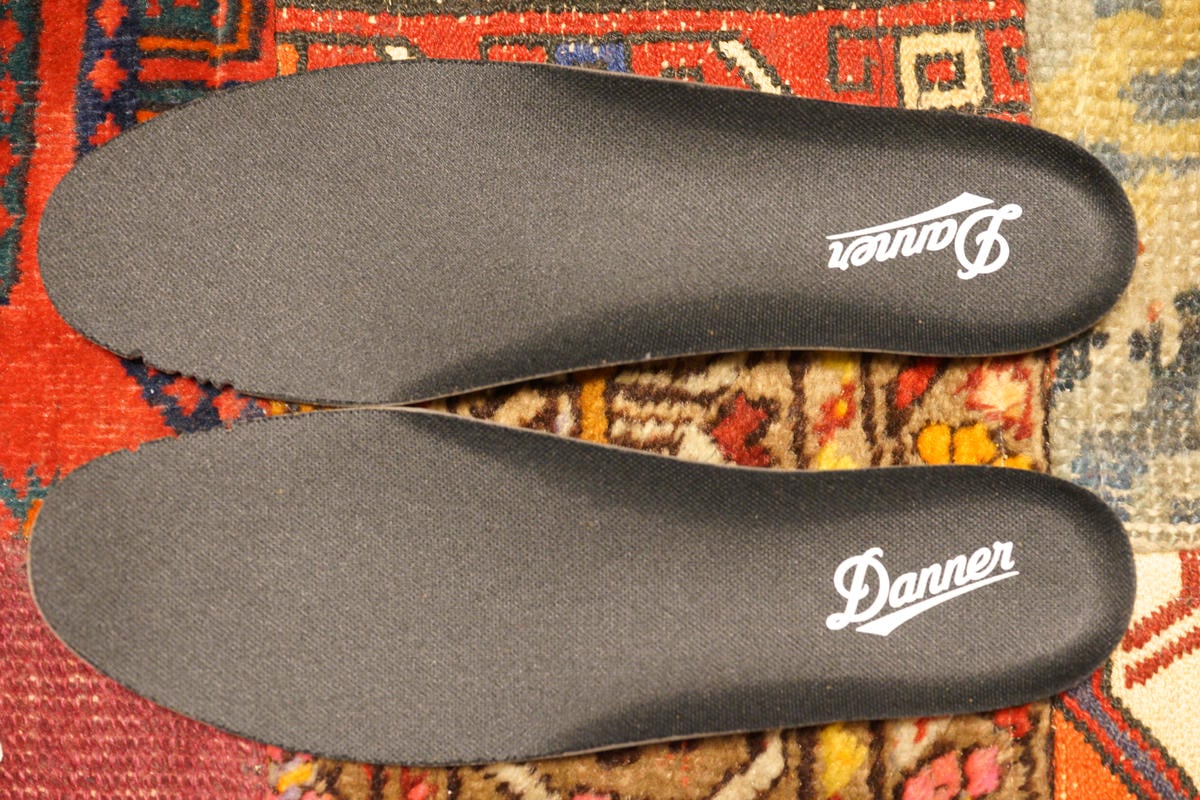 インソールはオーソライトを使用したカップインソールタイプ