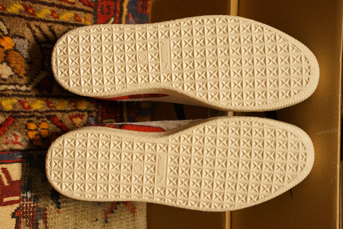 トレッドパターンは普通のスエードと変わらず。