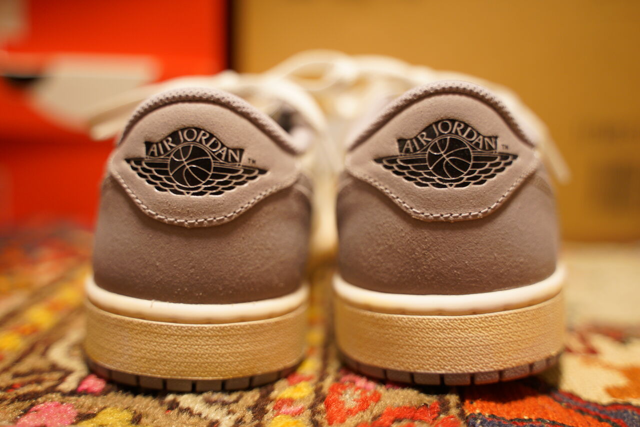 NIKE AIR JORDAN 1 RETOR LOW OG ATMOSPHERE GREY : ああ、好きに走れ  