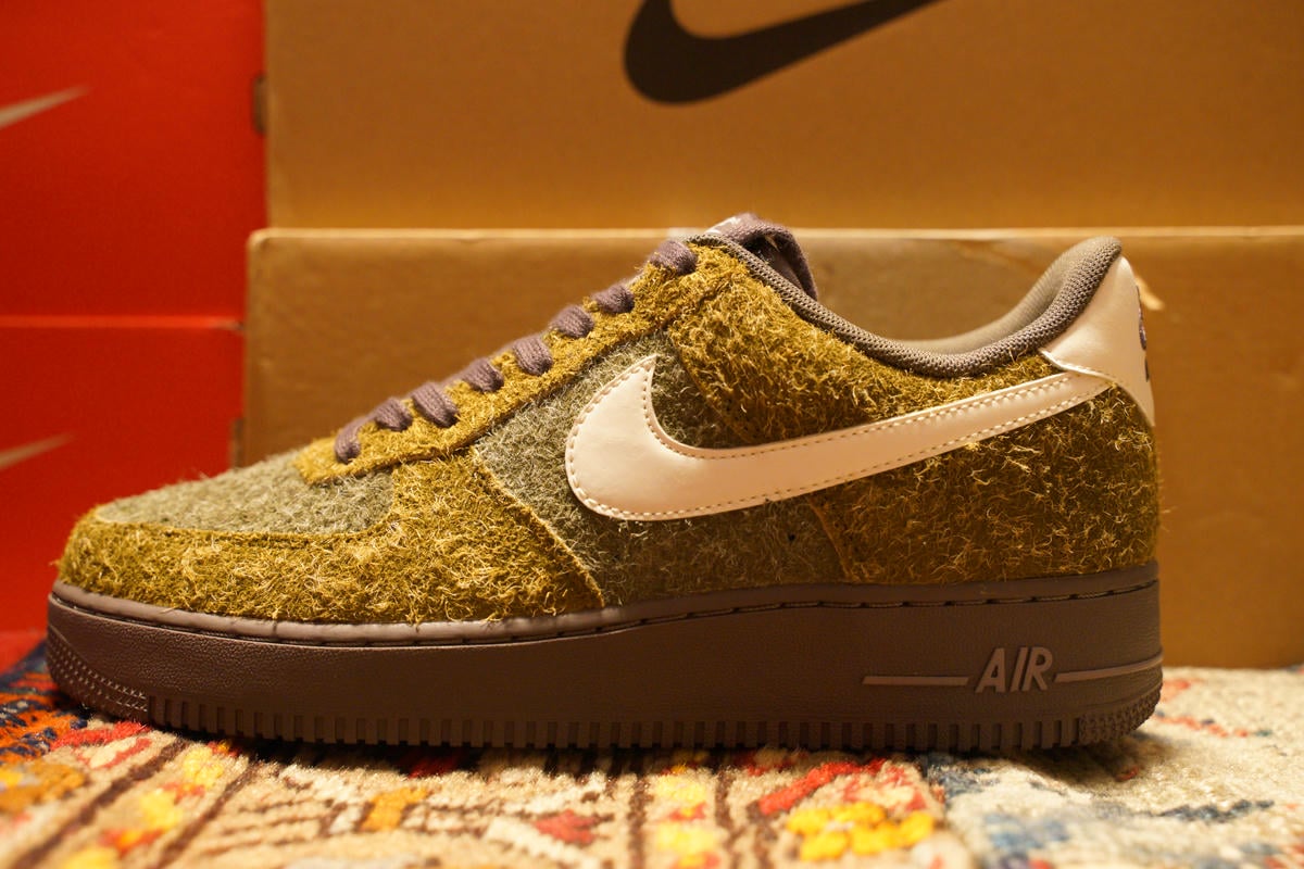 NIKE AIR FORCE 1 07 LX LEAF CAMO 左サイド シュラウドを取り外した姿