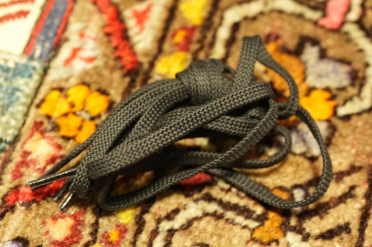 交換用のシューレースはブラック