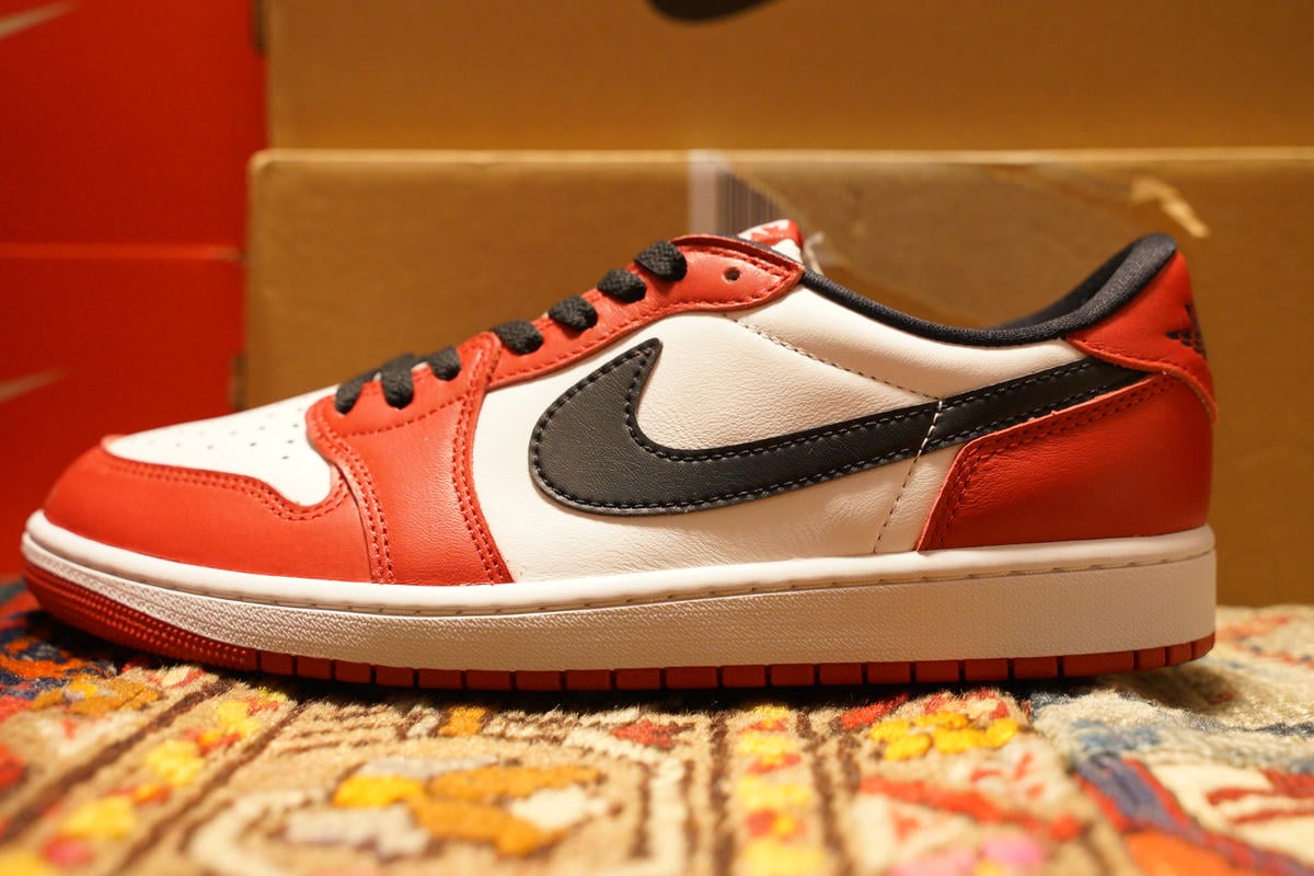 レビュー】ナイキ エアジョーダン1 ロー シカゴのサイズ感やレザーの