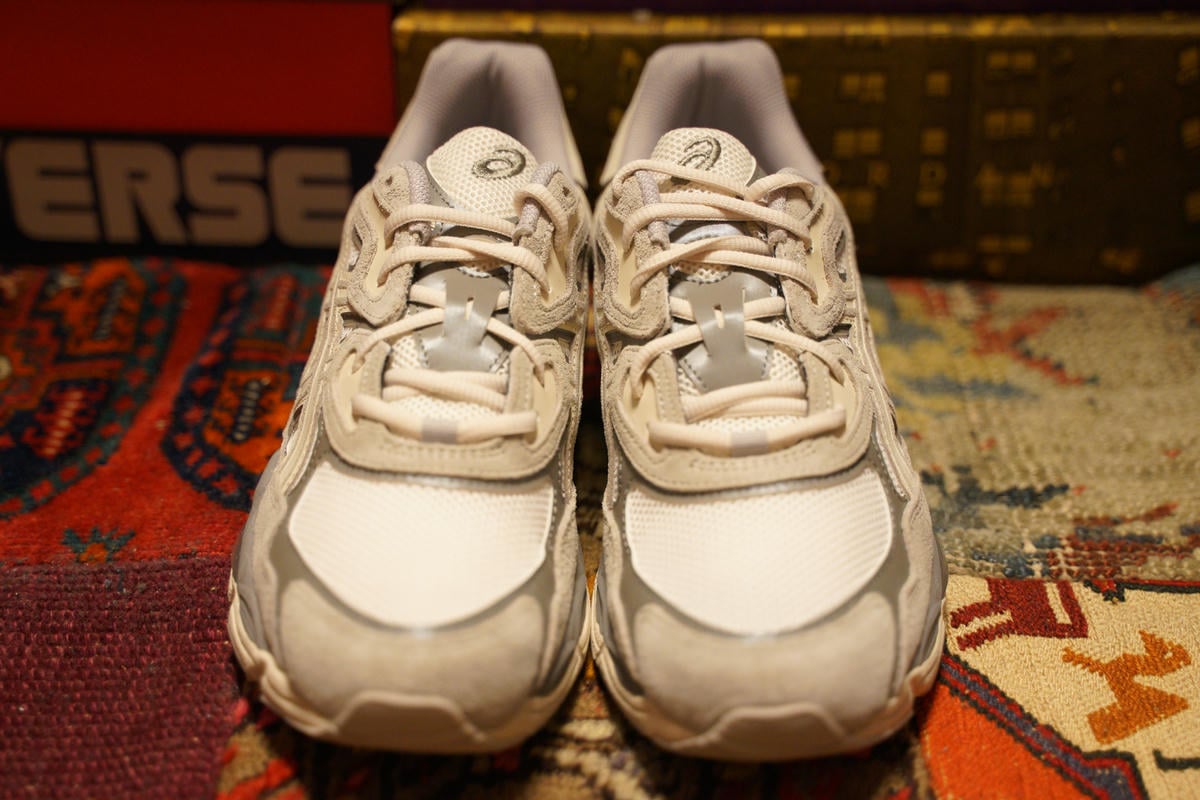 新品 asics アシックス GEL−NYC OYSTER GREY スニーカー レビュー】アシックス ゲルNYC オイスターグレーのサイズ感や