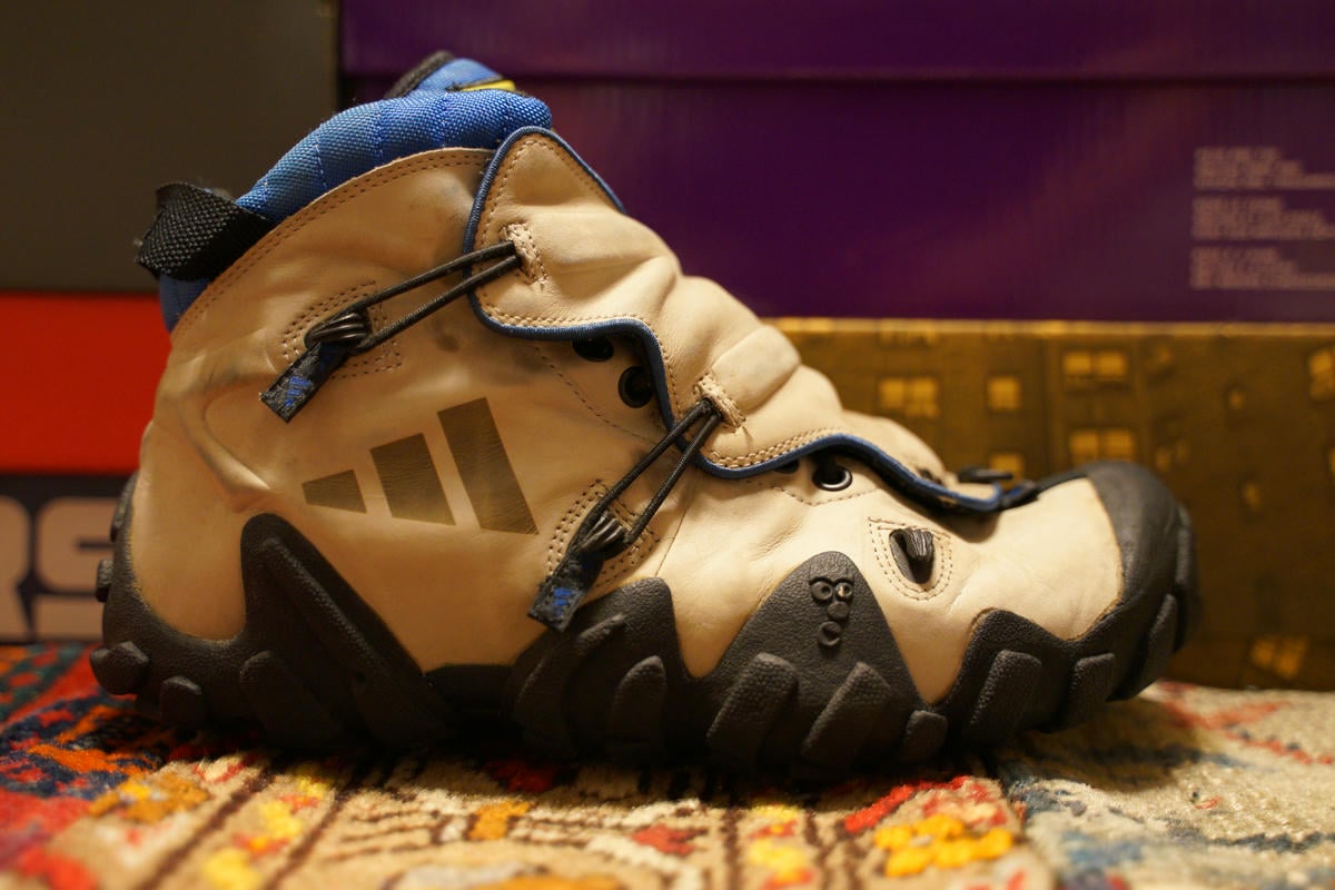 レビュー】アディダス バッドランダーのサイズ感やディテールを