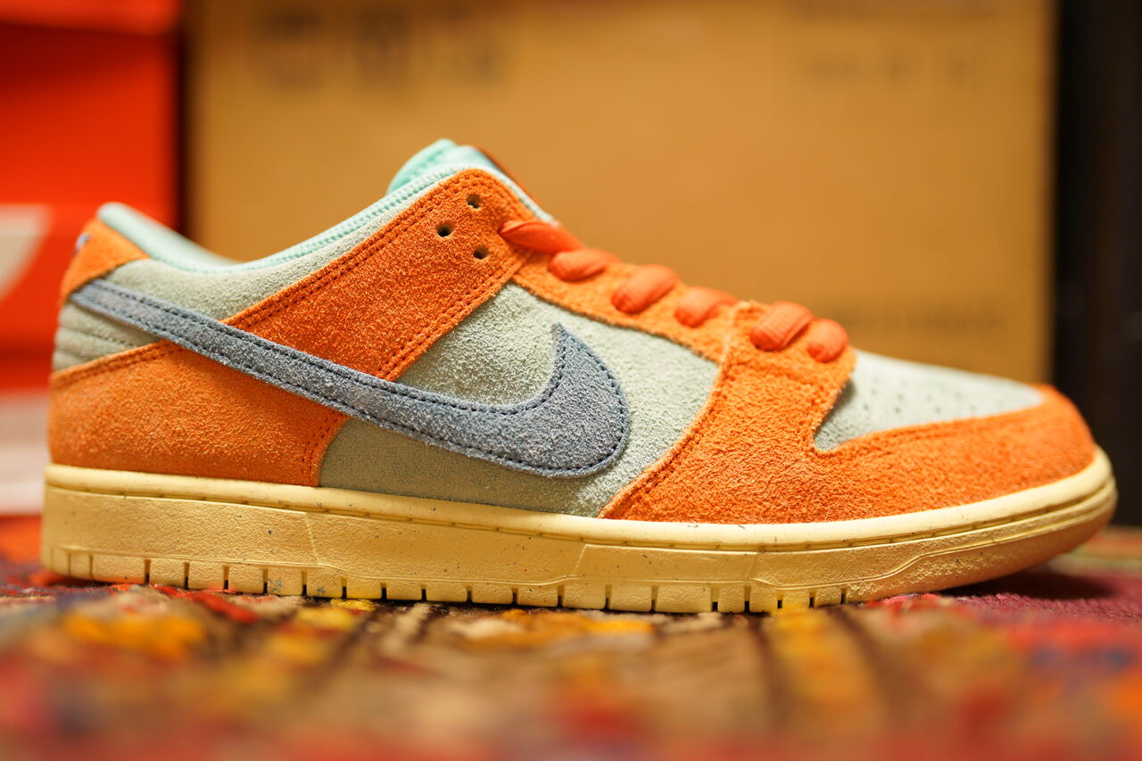 NIKE SB DUNK LOW PRO PRM ORANGE AND EMERALD RISE