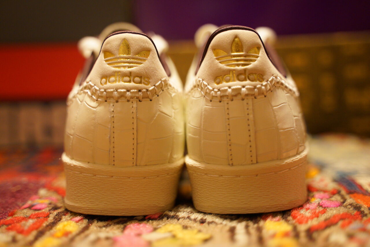 WALES BONNER × ADIDAS ORIGINALS SUPERSTAR : ああ、好きに走れ WALES BONNER × ADIDAS ORIGINALS SUPERSTAR : ああ、好きに走れ