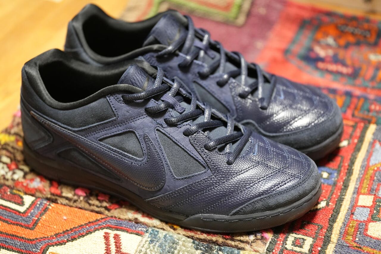 NIKE GATO 右斜め上からの俯瞰画像