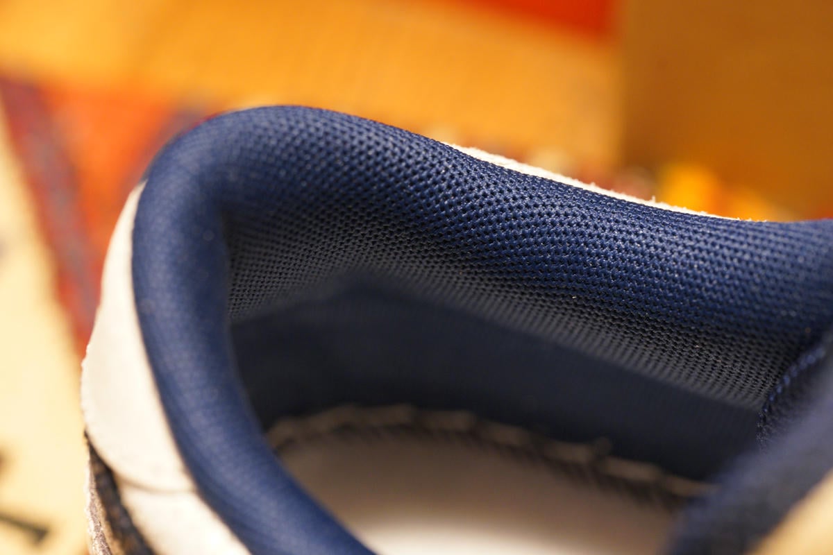 履き口部分は合皮ではなくメッシュ系のファブリック