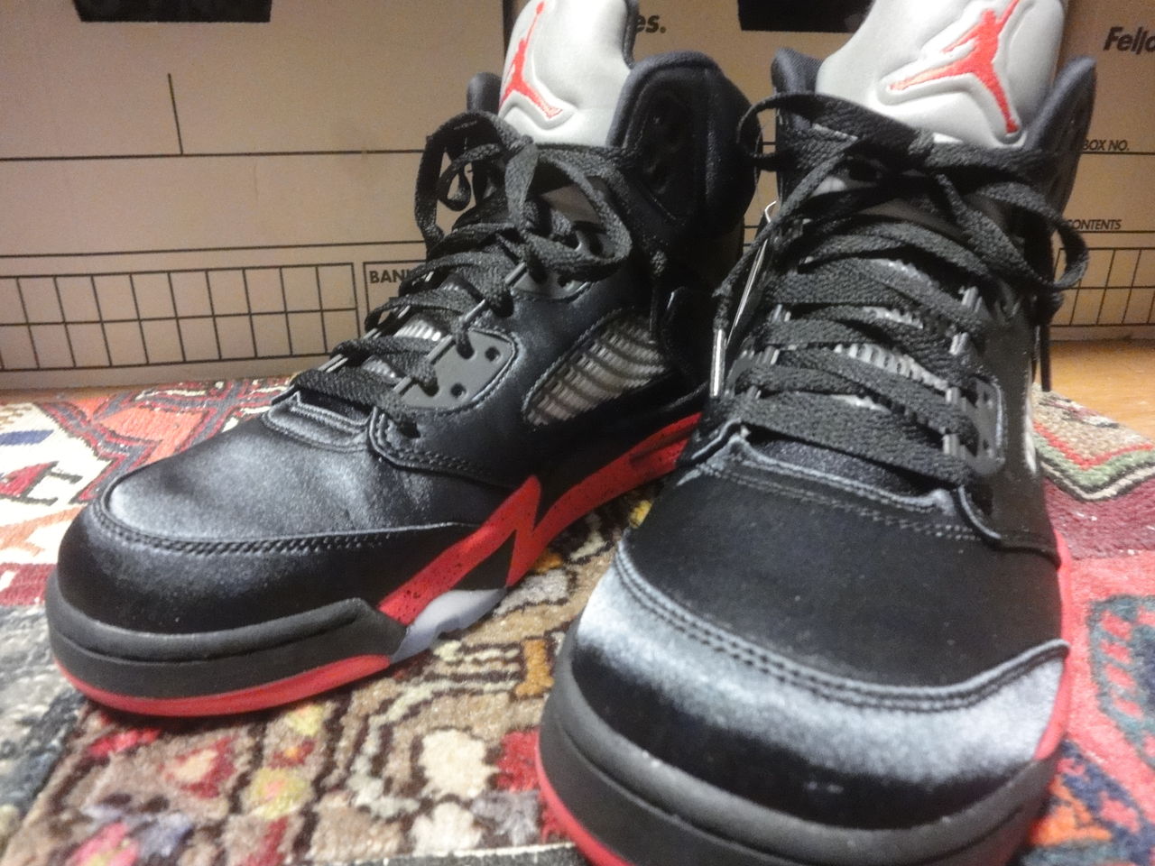 NIKE AIR JORDAN 5 RETORO SATIN BRED : ああ、好きに走ればいい