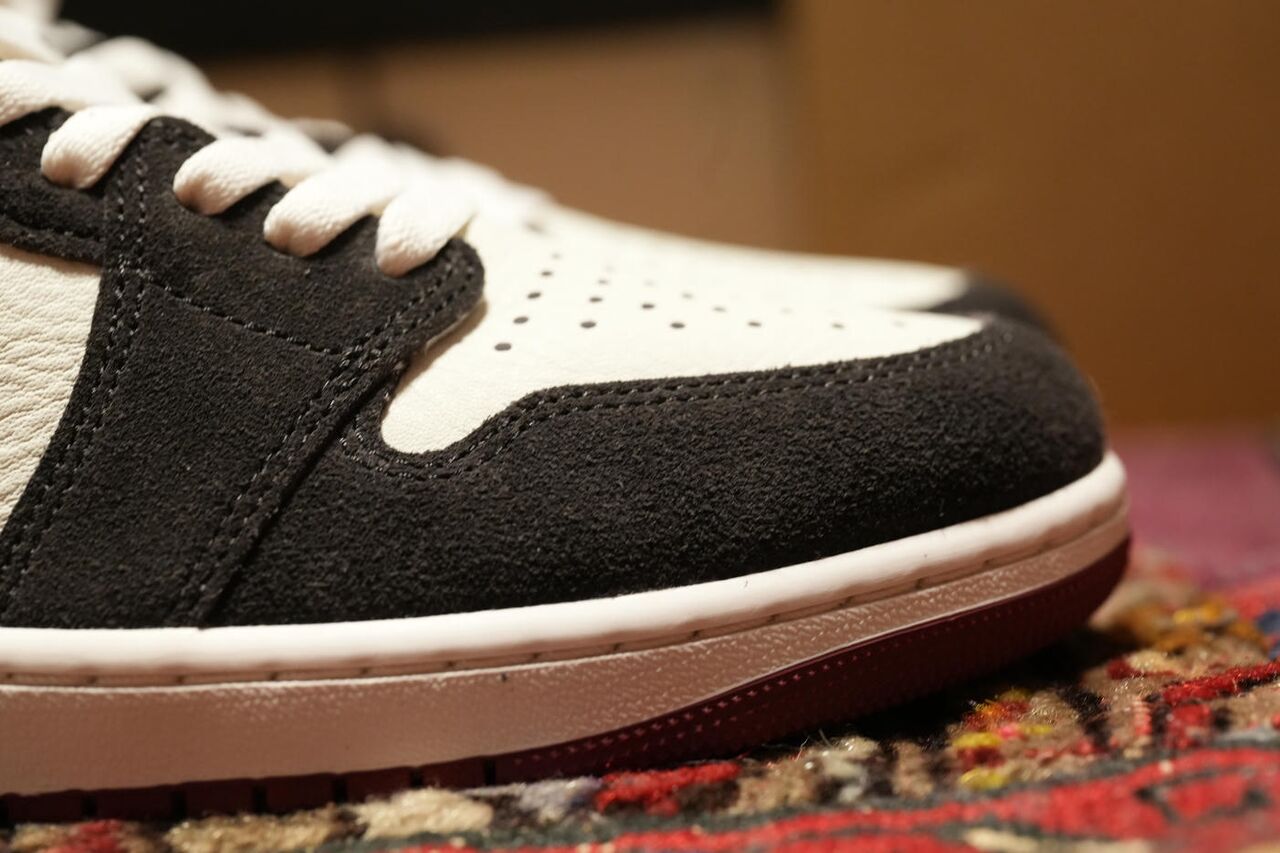 NIKE AIR JORDAN 1 HIGH OG LOVE LETTER つま先