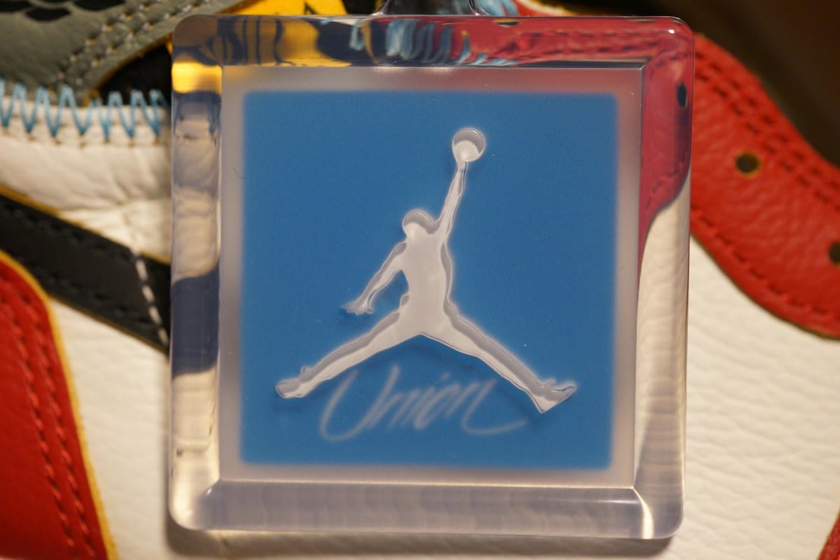 反対側はジャンプマンロゴの下にUNIONのロゴが見えるようになっている