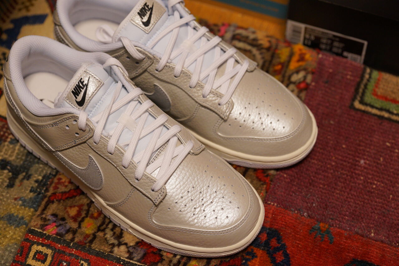 NIKE DUNK LOW SE METALLIC SILVER : ああ、好きに走ればいい