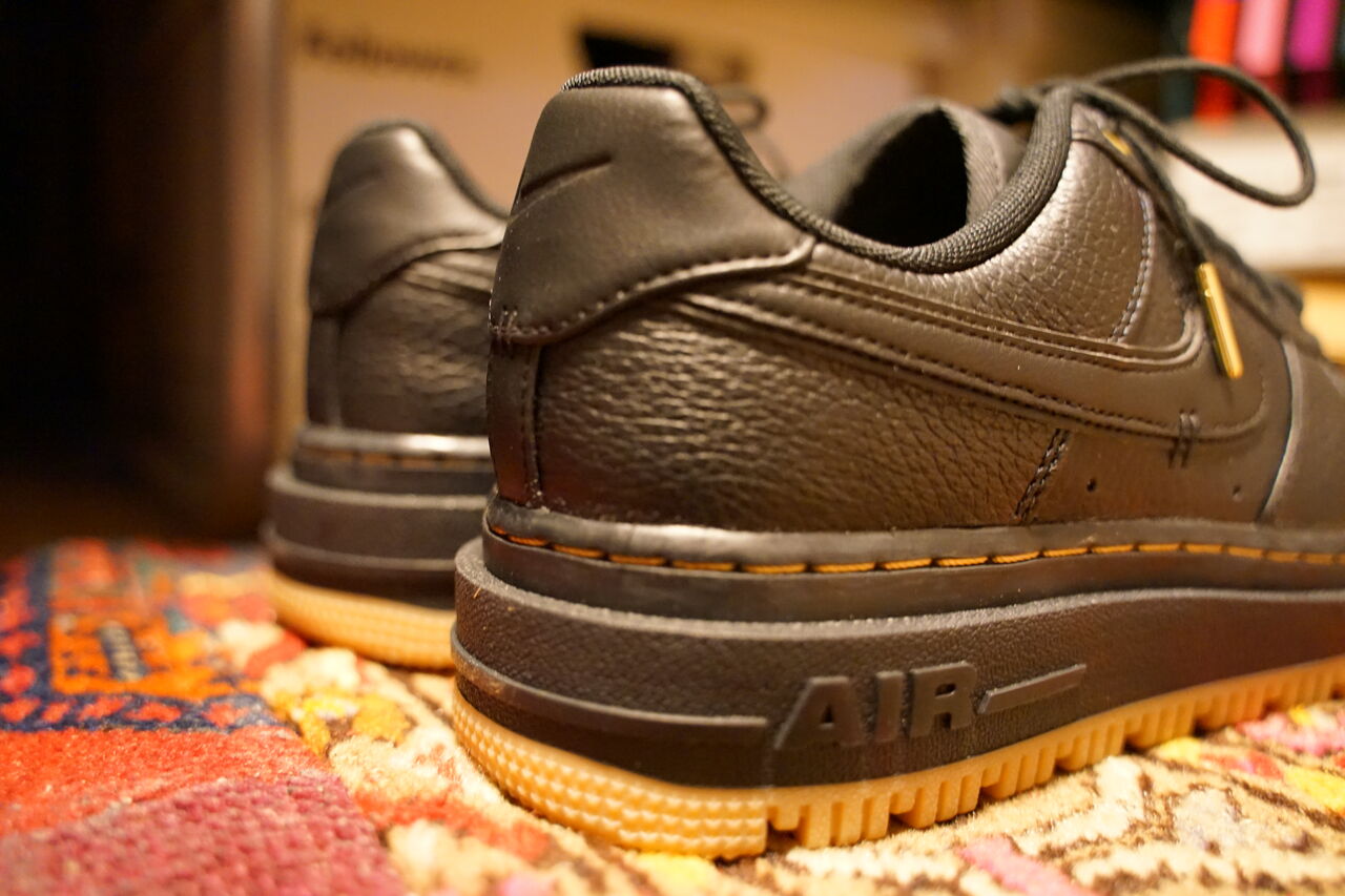 NIKE AIR FORCE 1 LOW LUXE BLACK : ああ、好きに走ればいいじゃない