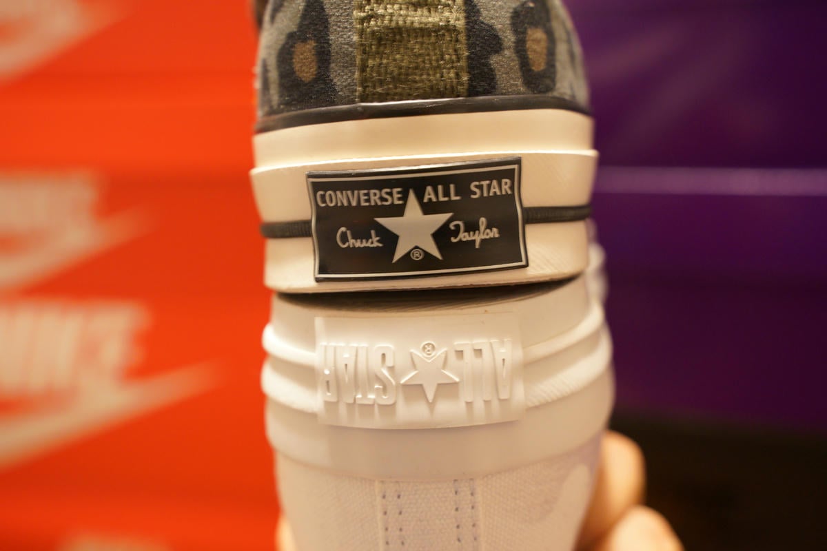 ソールを上下でくっつけてみたがほぼズレがないのでおそらく同じ木型を使用している