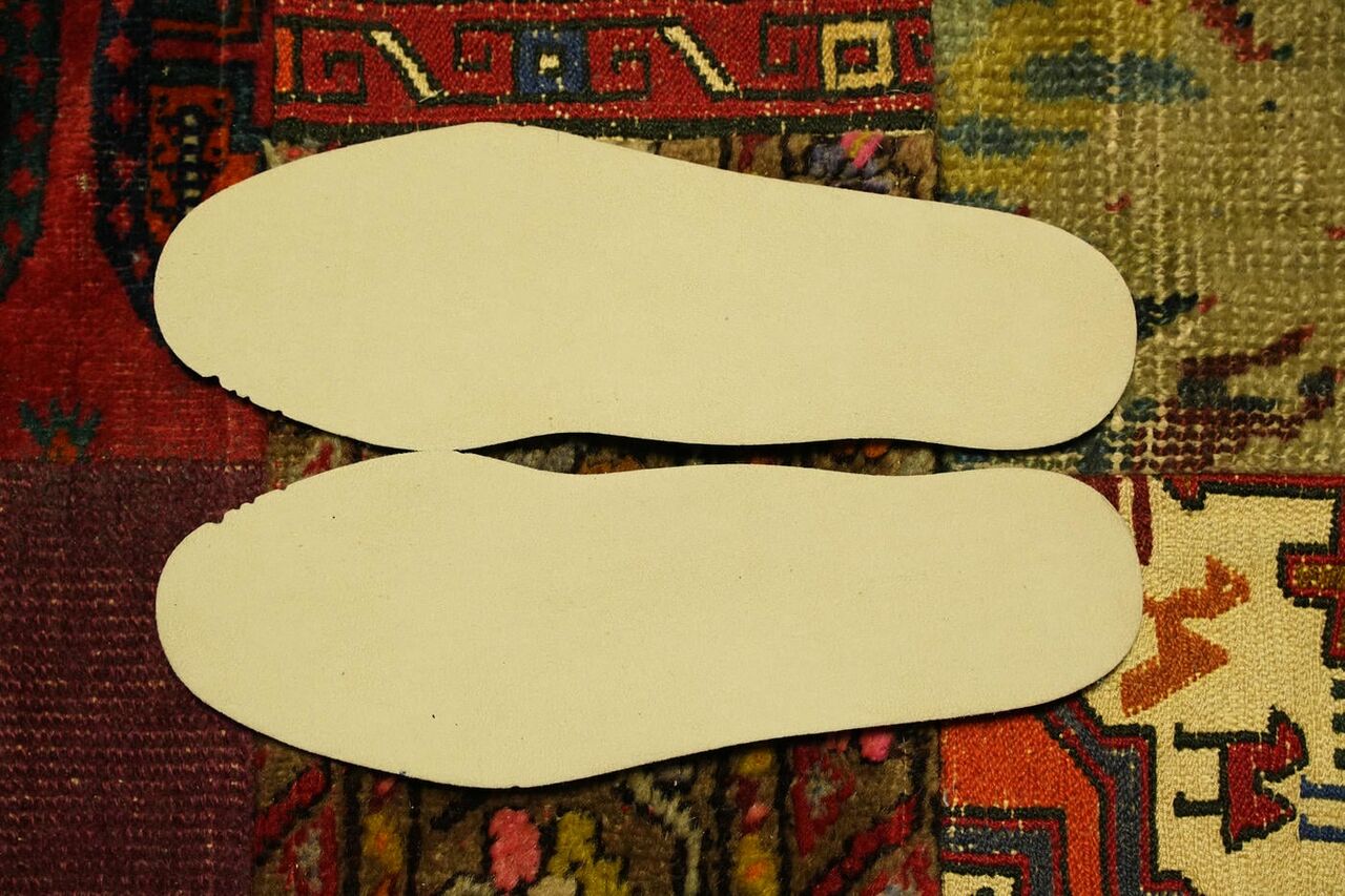 インソールは特にプリントがないシンプルなものとなっている