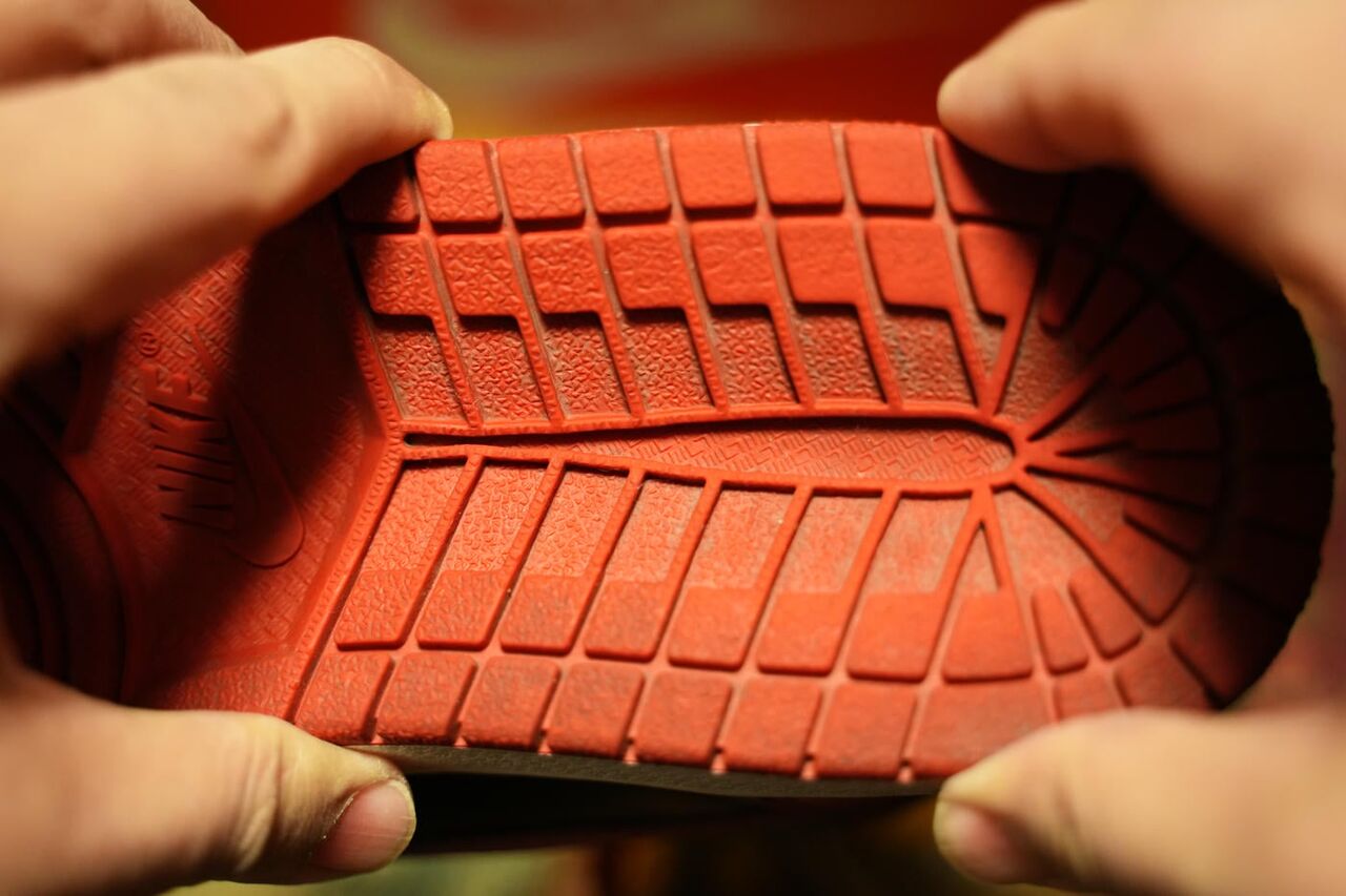 力の入れ方を変えると内側に凹む