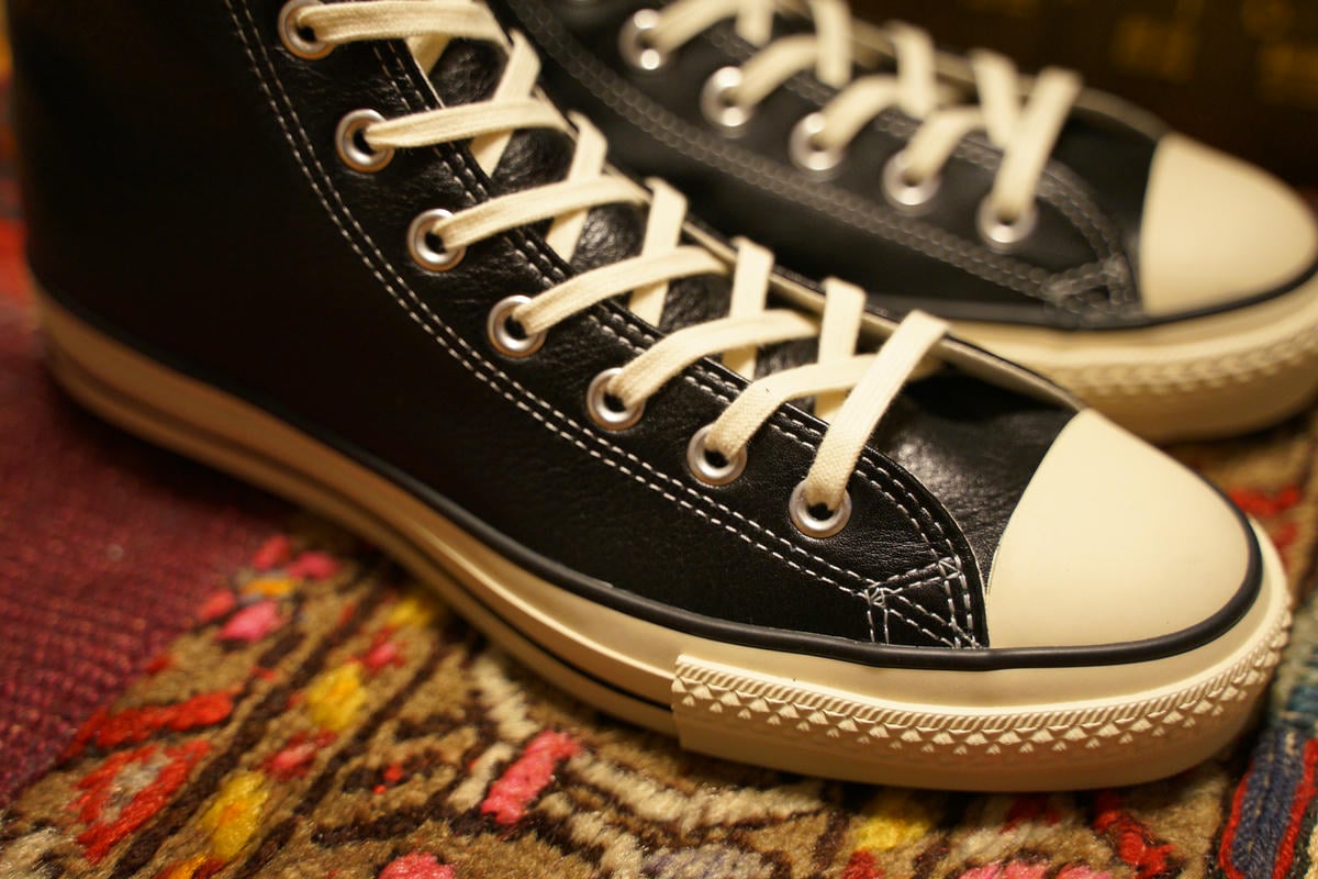 ザッとチェックすると横幅も通常のオールスターより細身の作りということがわかる。