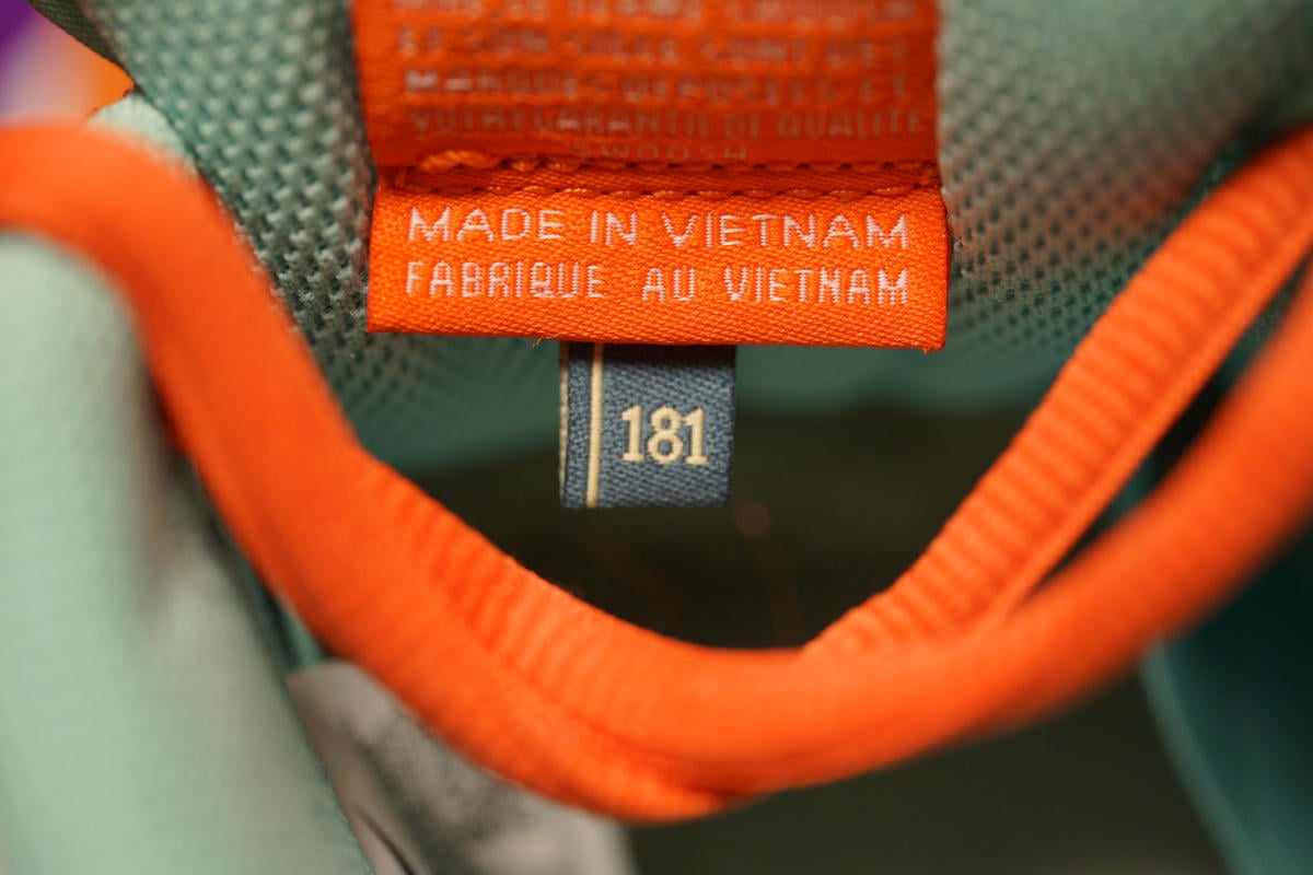 シュータンの裏には配色辞典の181ページ目を示す「181」のタグがついている