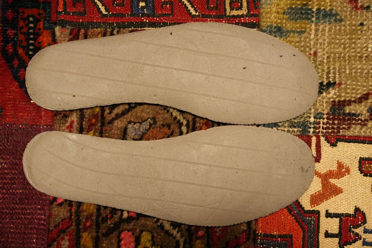 インソールの裏はグレー