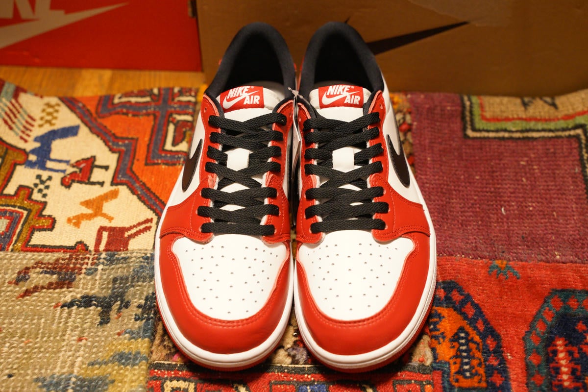 レビュー】ナイキ エアジョーダン1 ロー シカゴのサイズ感やレザーの