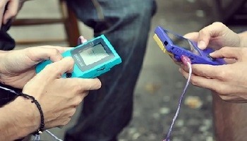 【謎】ゲームボーイの通信ケーブル（定価1500円）を選ばれた子しか持っていなかった理由ｗｗｗｗ